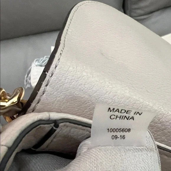 Tory Burch Harper Leather Crossbody Bag 
Bedrock color.  EUC GOLD IN STRAP - Picture 14 of 14